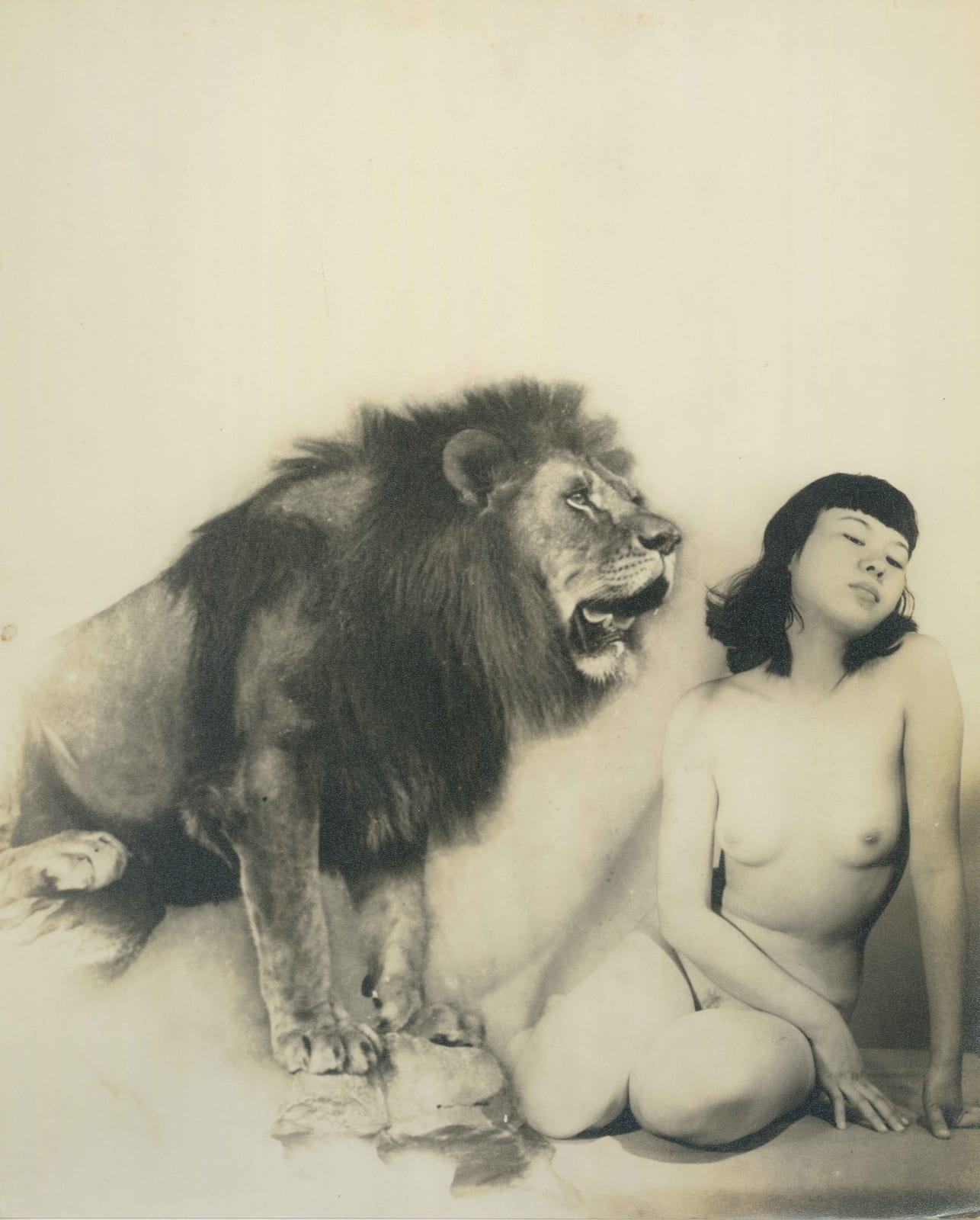 郎靜山 Lang Jingshan, 獅子與人體 Lion and Human Body, Printed in 1960s