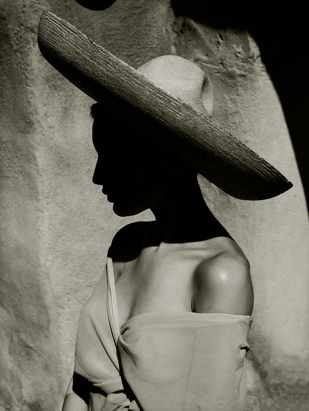 Albert Watson, Charlotte Flossaut in Sombrero, New Mexico, 1988