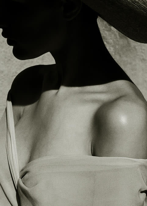 Albert Watson, Charlotte Flossaut in Sombrero, New Mexico, 1988