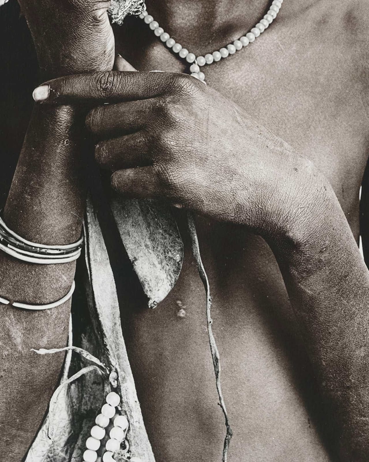 Jan C. Schlegel, Suri tribe girl with mushroom, Ethiopia, 2017