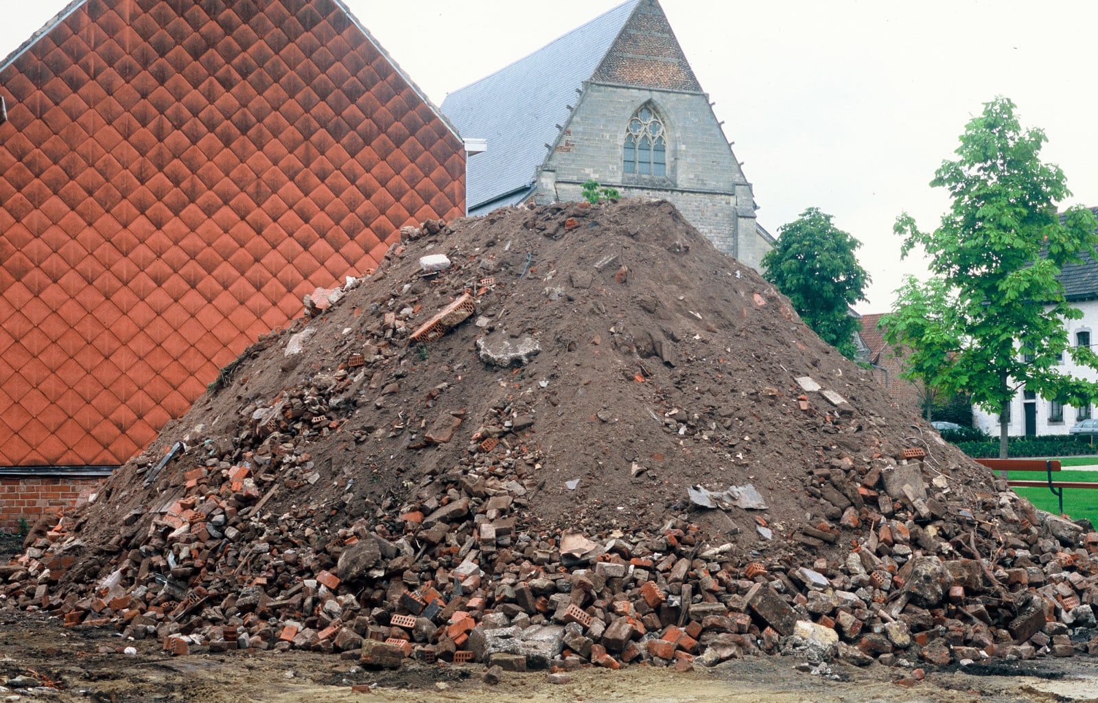 Lara Almarcegui, Rubble Mountain St Truiden, 2005