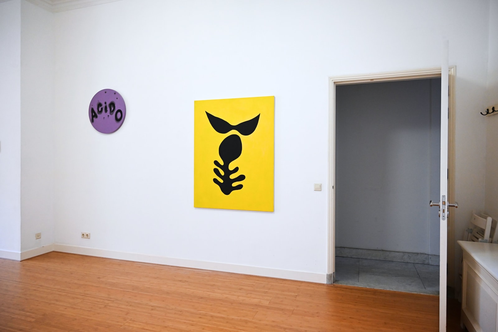 Camila Oliveira Fairclough, Squelette et moustache, 2025