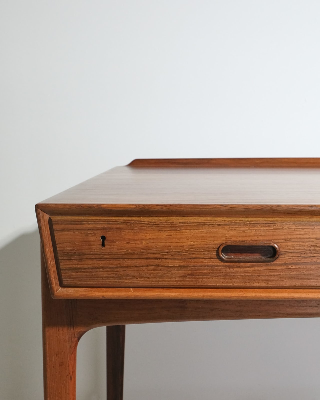 Svend Aage Madsen, Writing Desk Model '200'