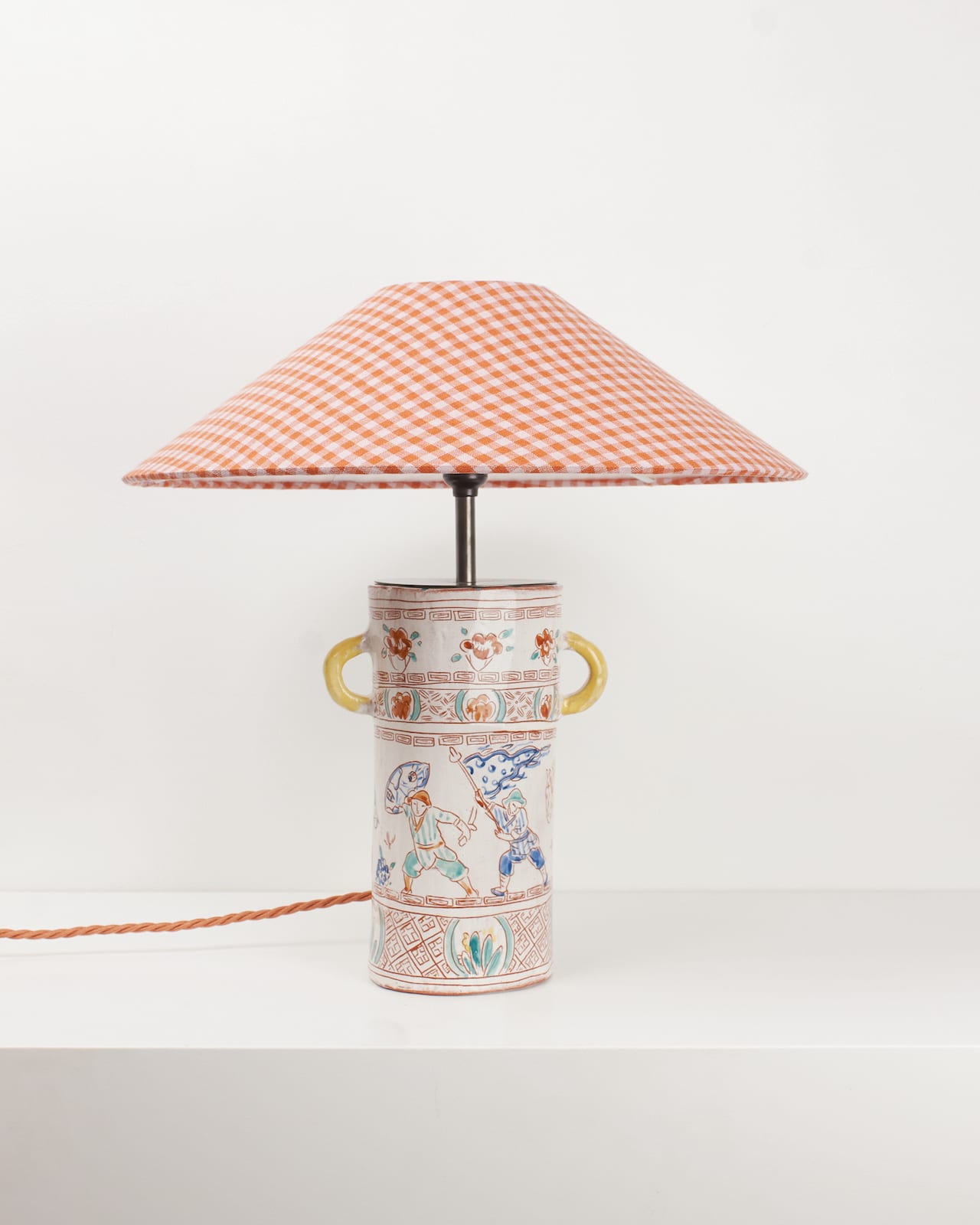 1690 Ceramics, Famille Verte pair of lamps with Nón Lá shade