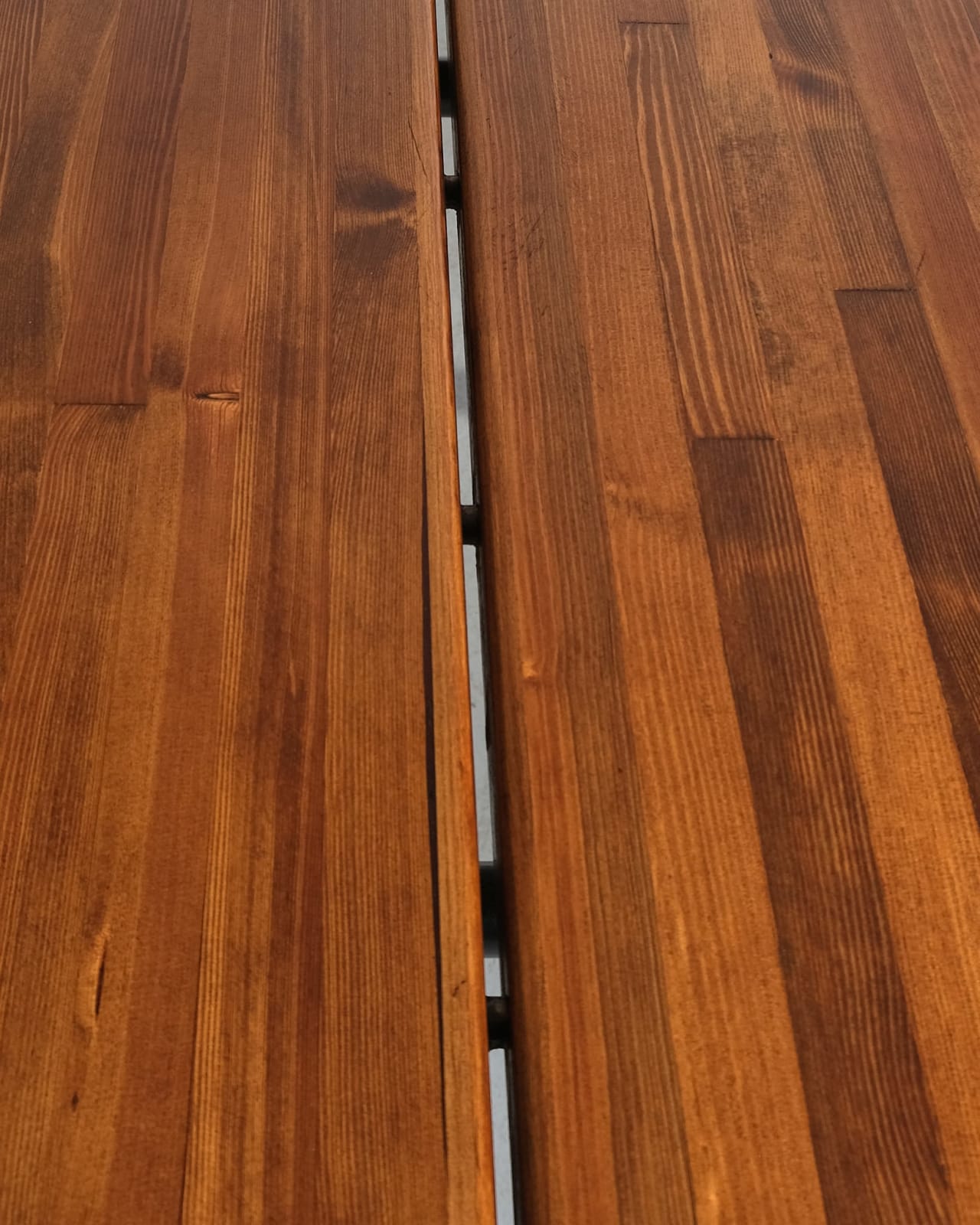 Ilmari Tapiovaara, Table