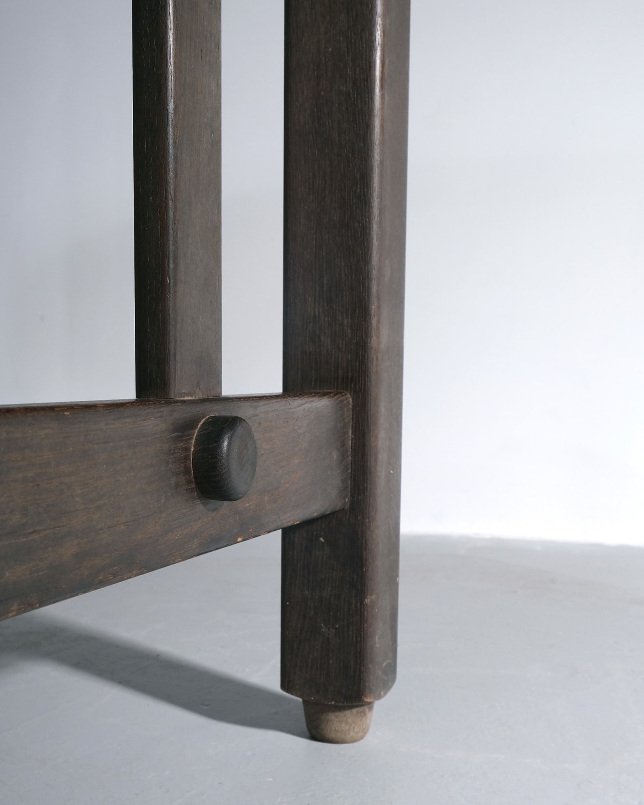 Guillerme et Chambron, Circular-top Extendable Dining Table
