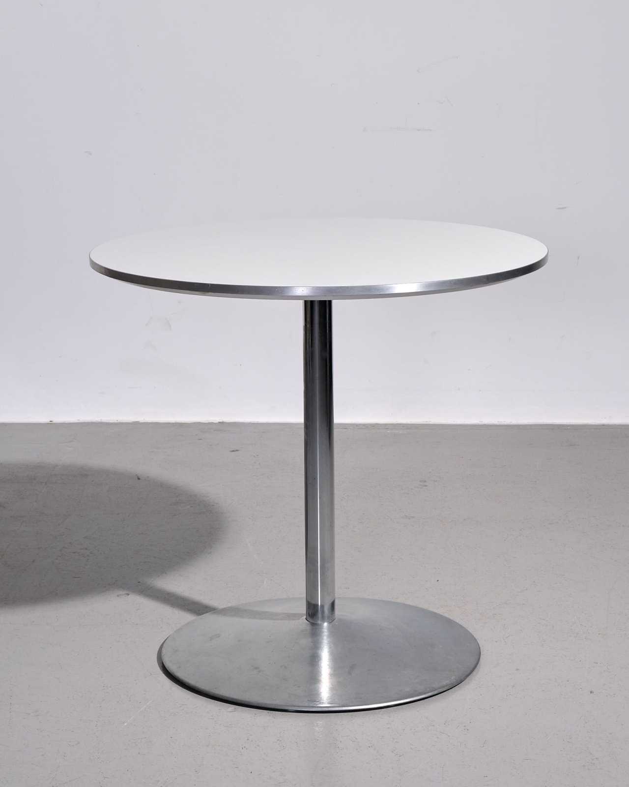 Verner Panton, Bistro Tulip Table