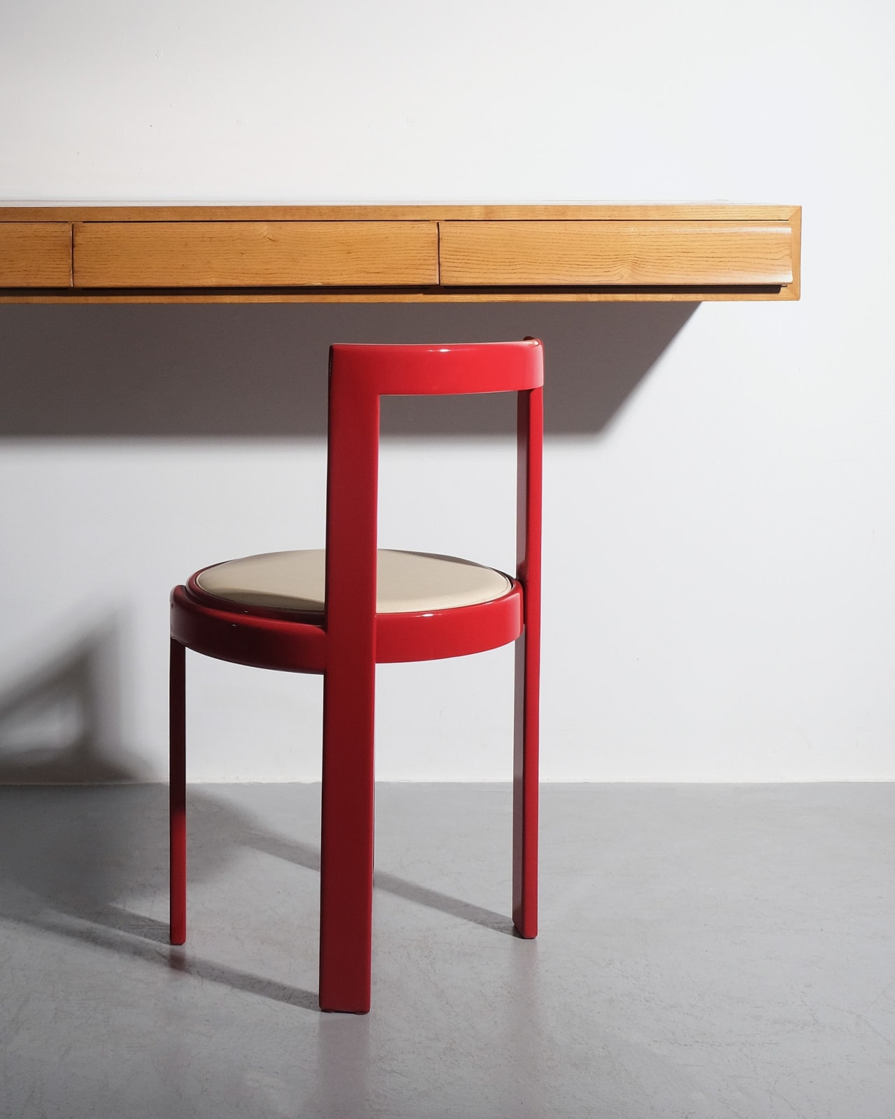 Amma, Floating Wall Console