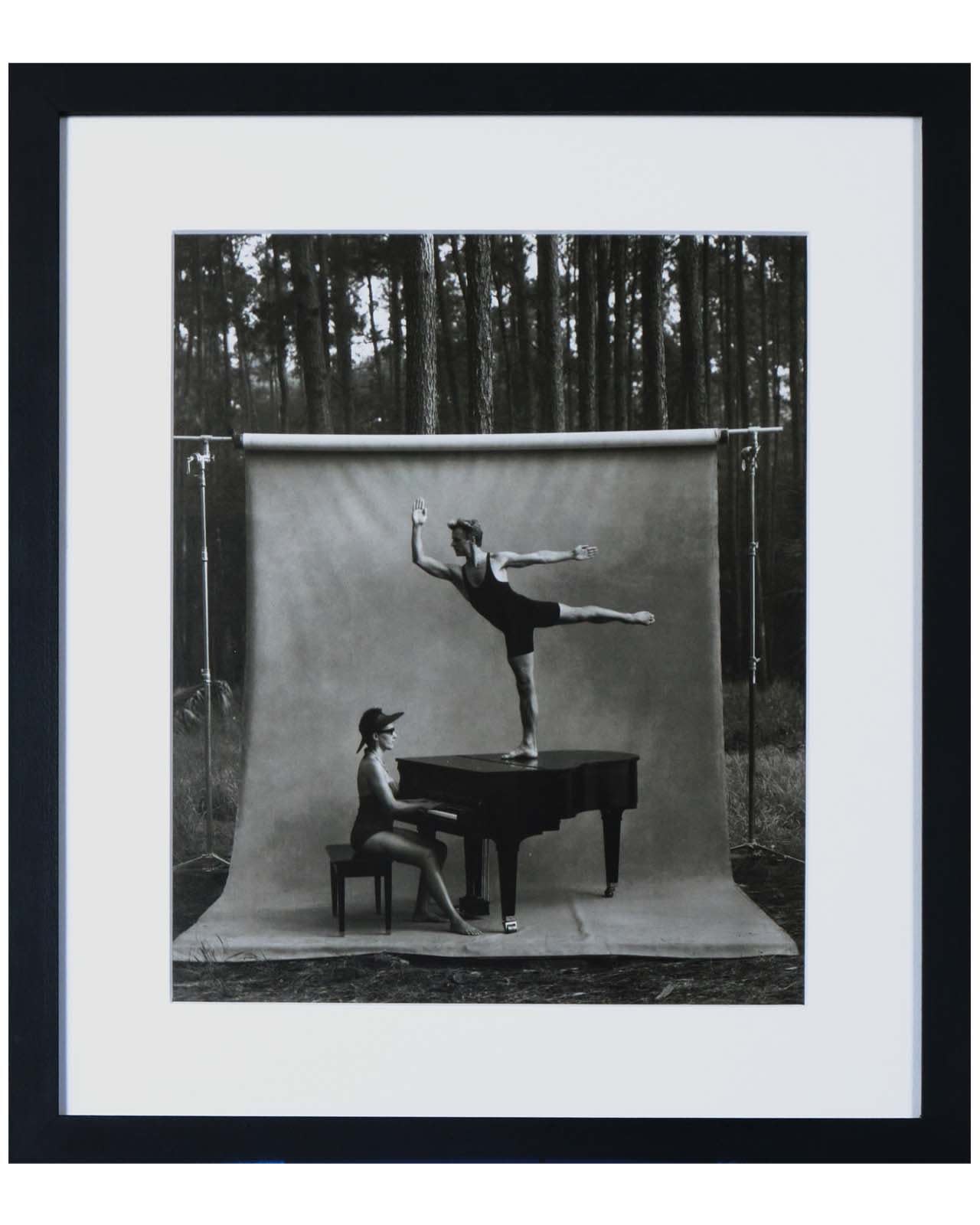 Annie Leibovitz, Mikhail Baryshnikov and Linda Dowdell, White Oak, Florida 1990