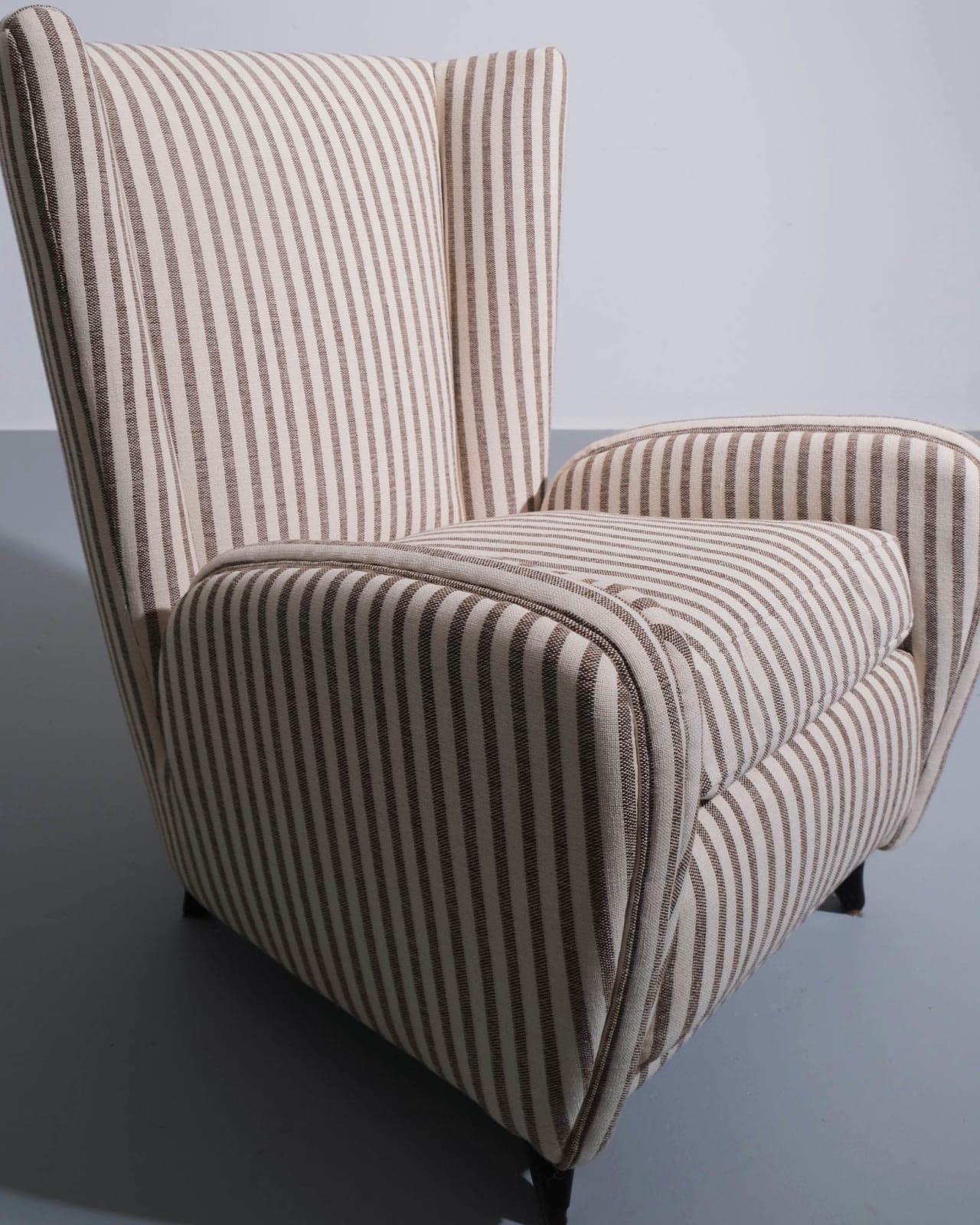 Paolo Buffa, Pair of armchairs