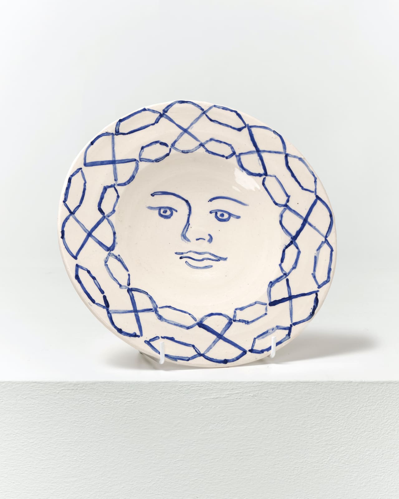 Prue Piper, Face plate
