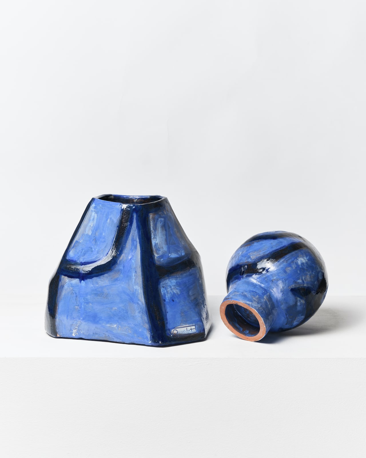 Alice Gavalet, Spherical topped vessel