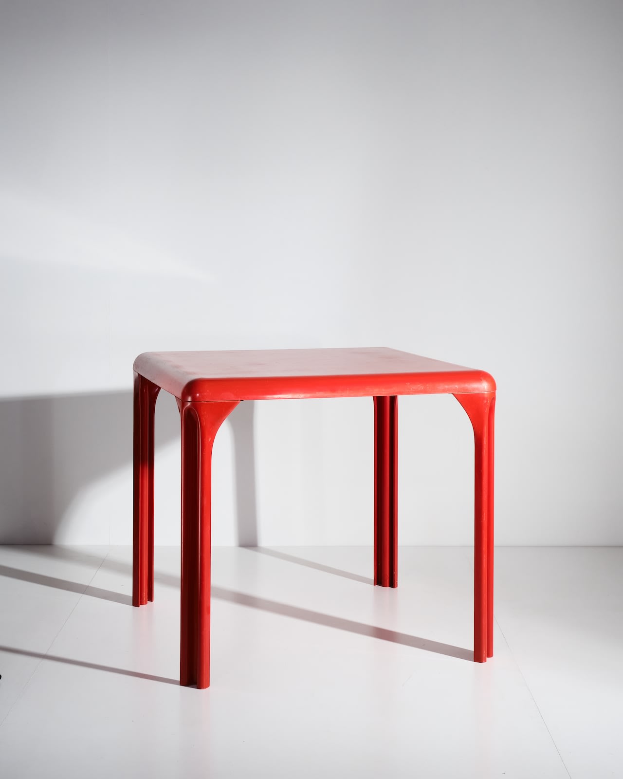 Vico Magistretti, 'Stadio 80' Table