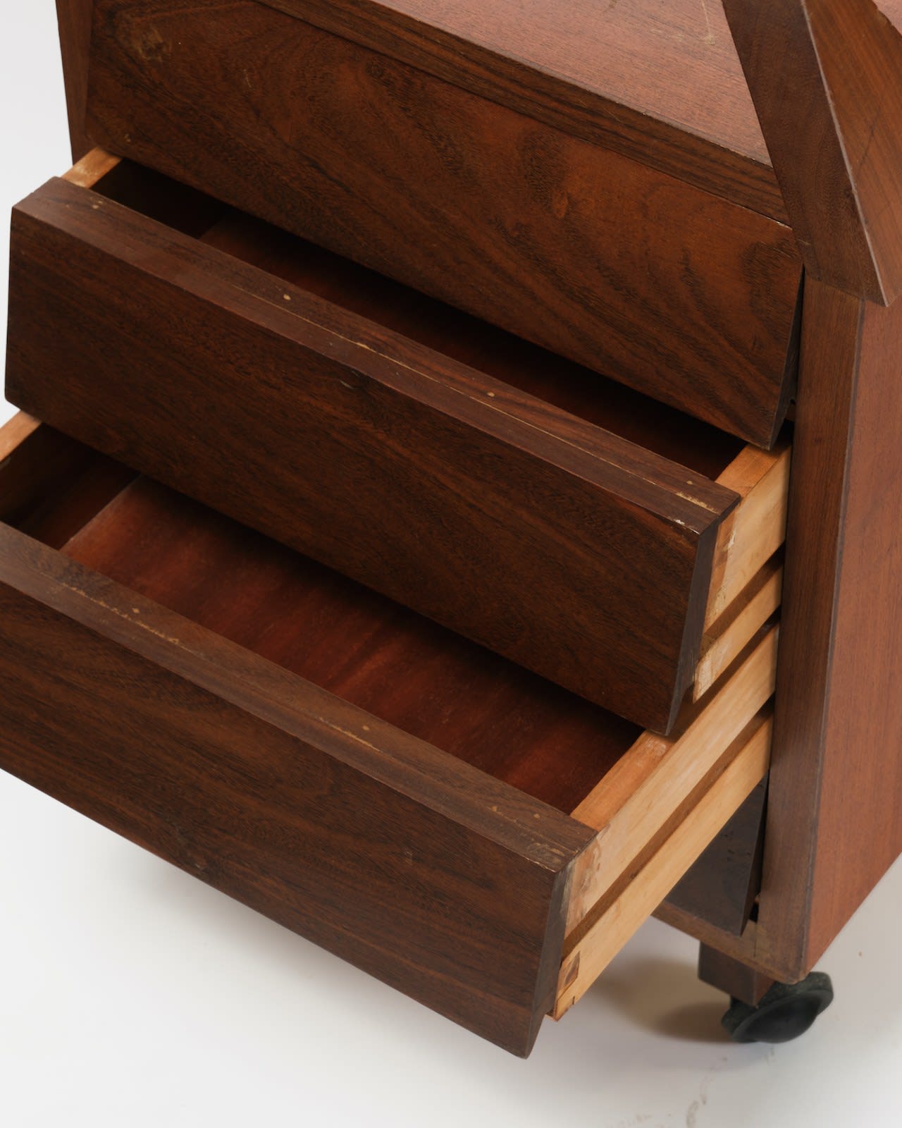 Franco Albini, Cabinet on wheels