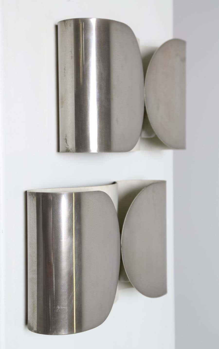 Afra & Tobia Scarpa, Pair of 'Foglio' wall lights