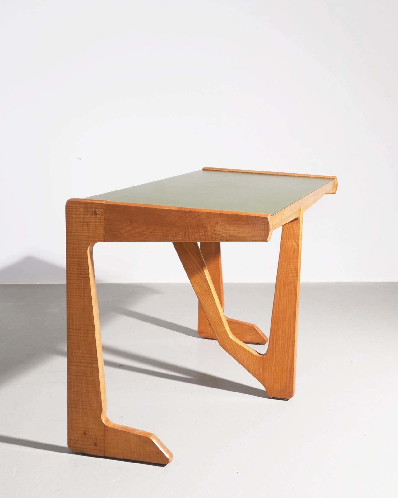 Guillerme et Chambron, Desk