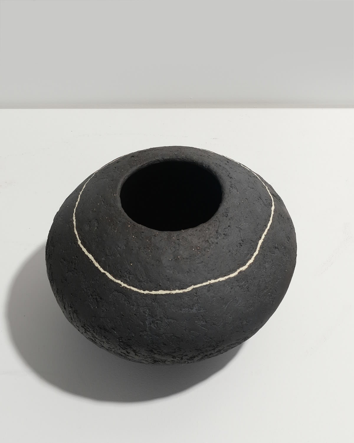 Jane Kite, Black pot with line