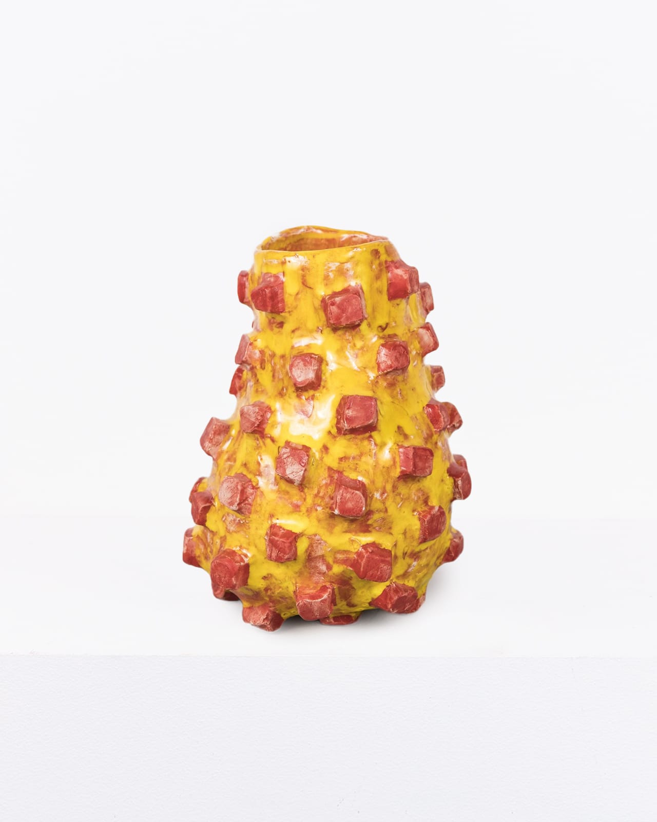 Alice Gavalet, Studded vase