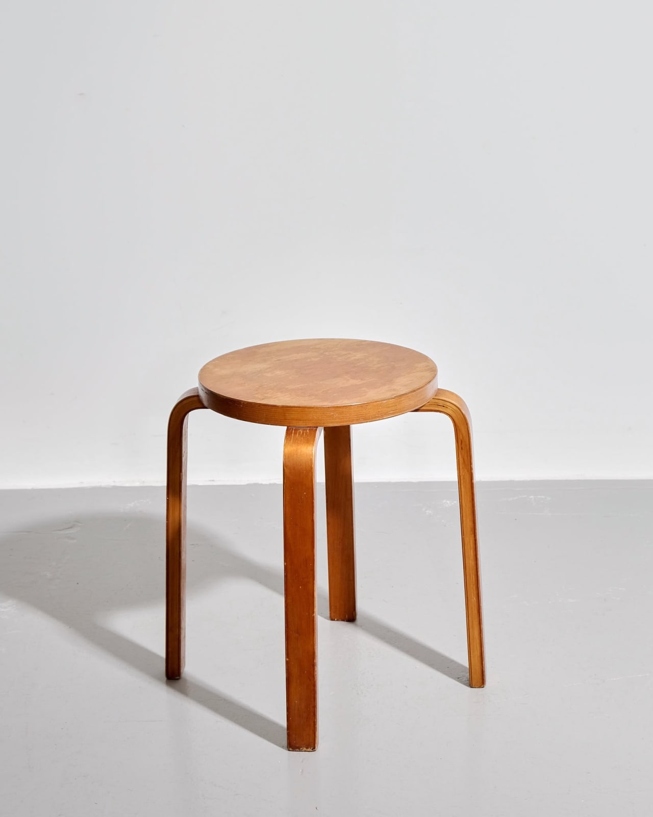 European, Four-legged stool