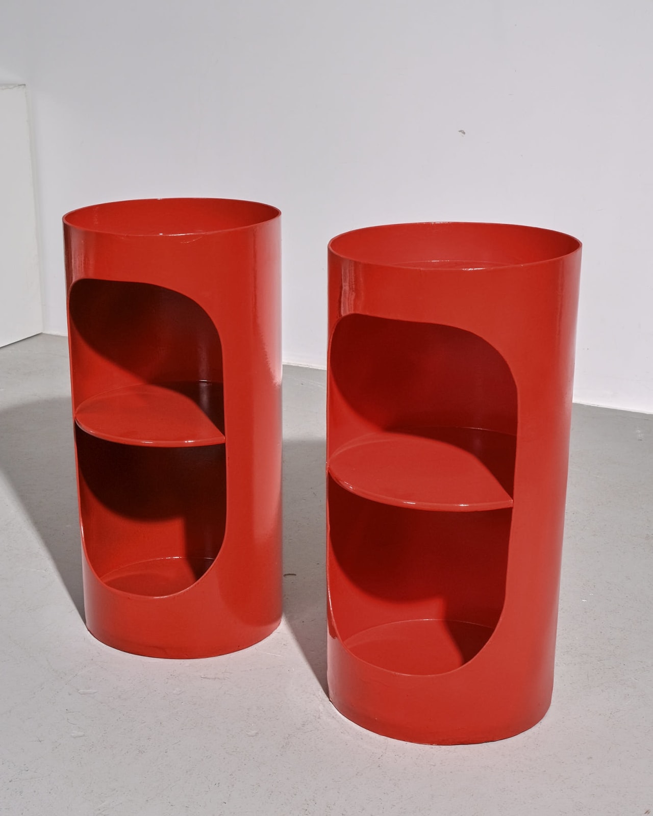 Bernard Holdaway, Tomotom Three Tier Stand in Red