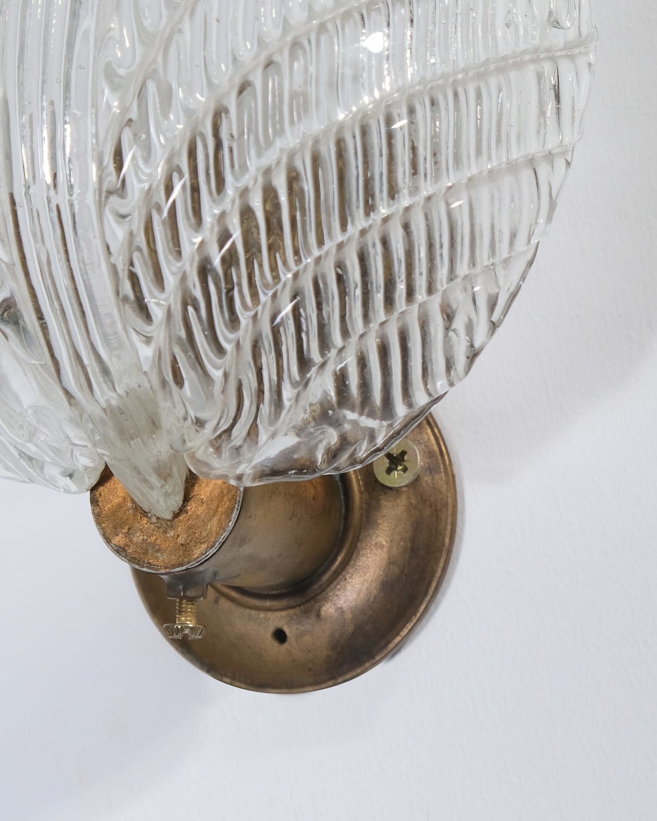 Seguso, Pair of ribbed leaf wall lights