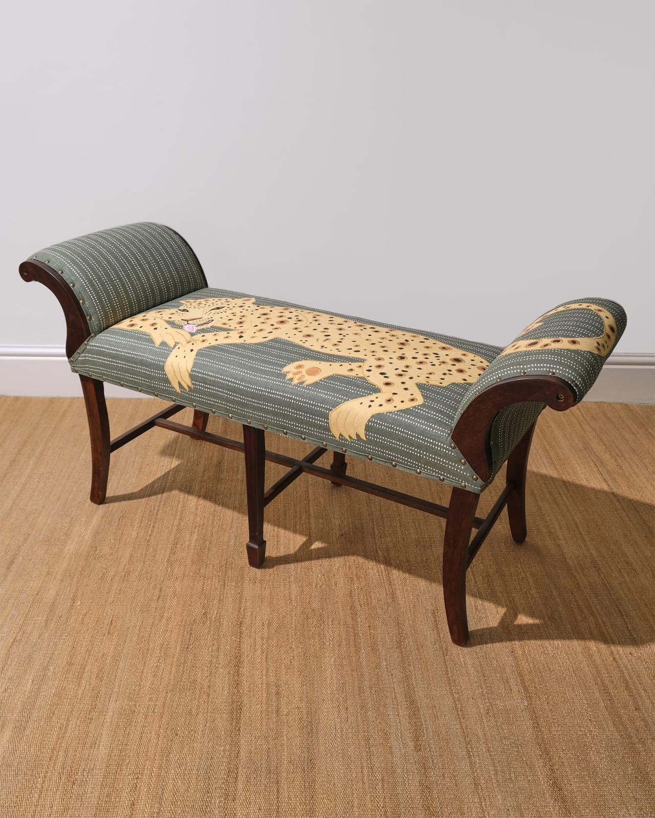 Amata Benedict, Leopard Lounger