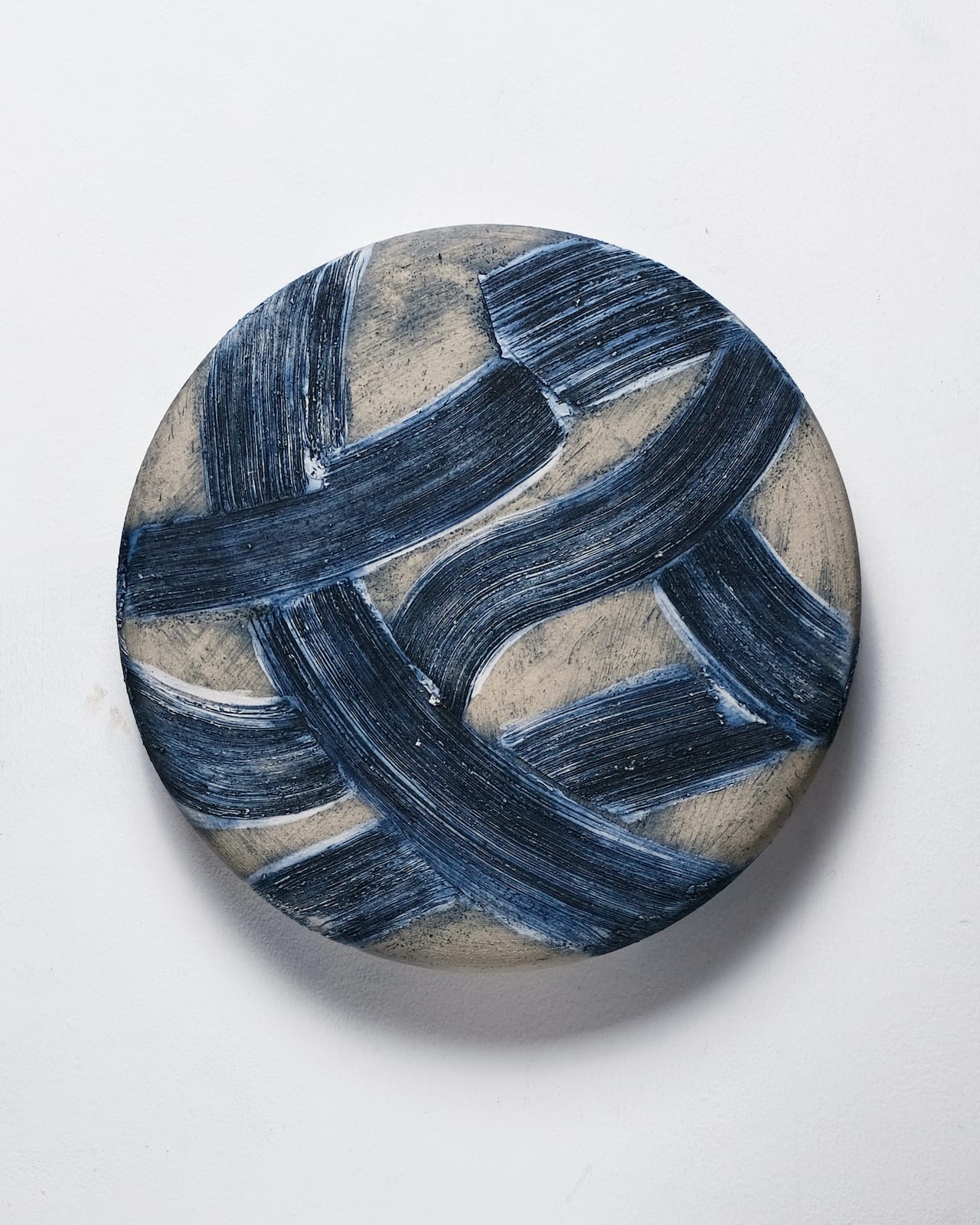 Nicola Tassie, Threads