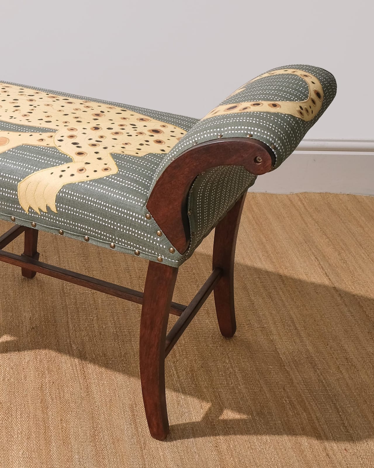 Amata Benedict, Leopard Lounger