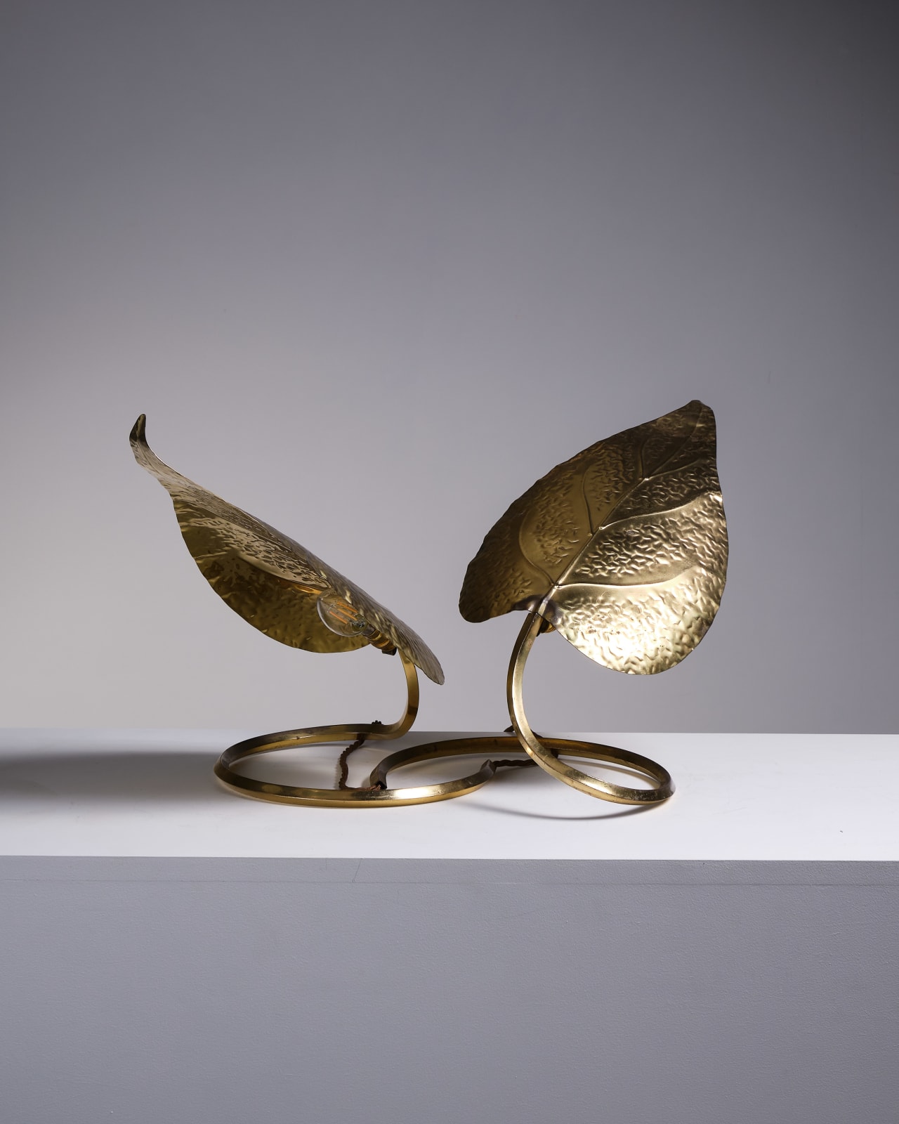Attributed to Tommaso Barbi, Pair of Large Leaf Table Lamps