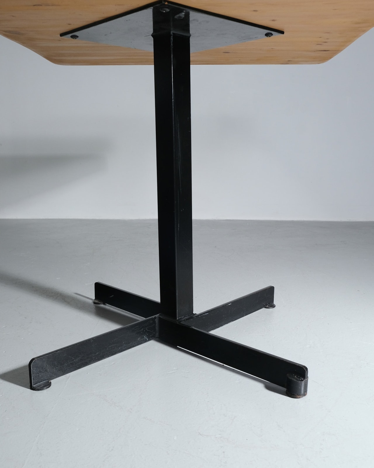 Charlotte Perriand, Les Arcs side table
