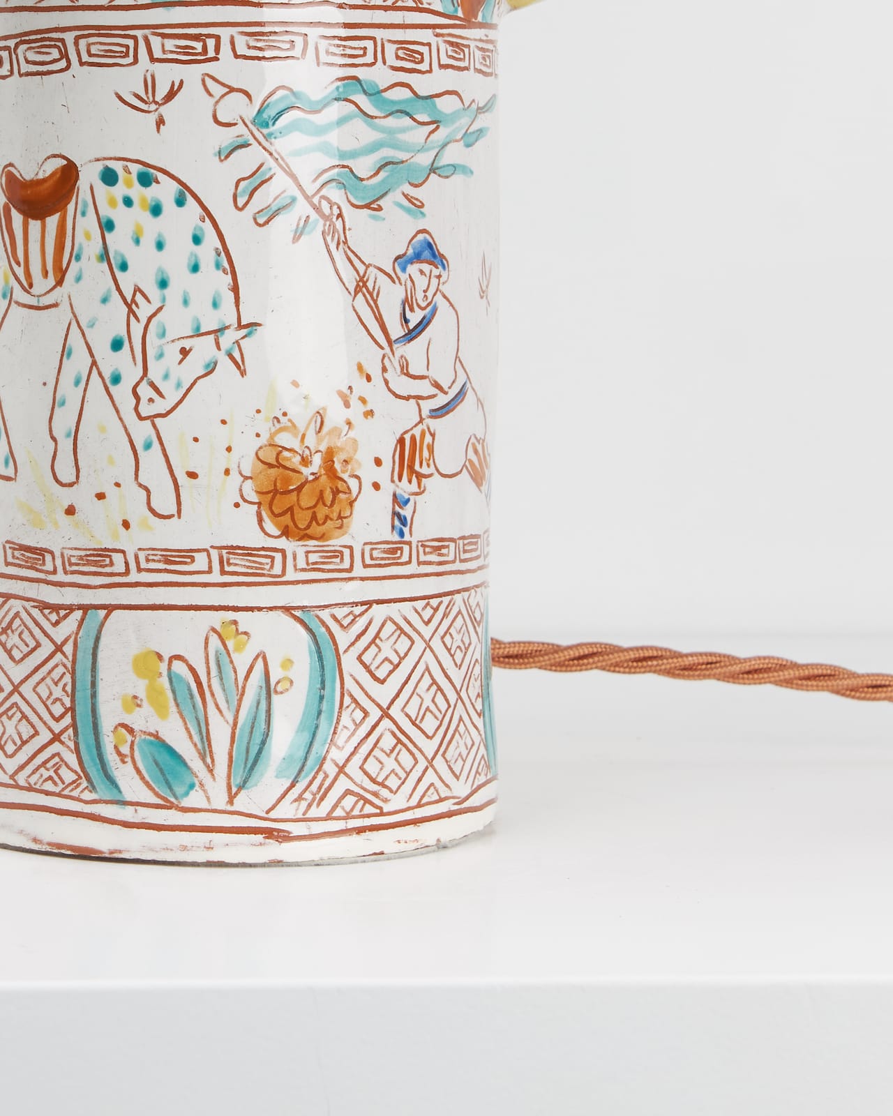 1690 Ceramics, Famille Verte pair of lamps with Nón Lá shade