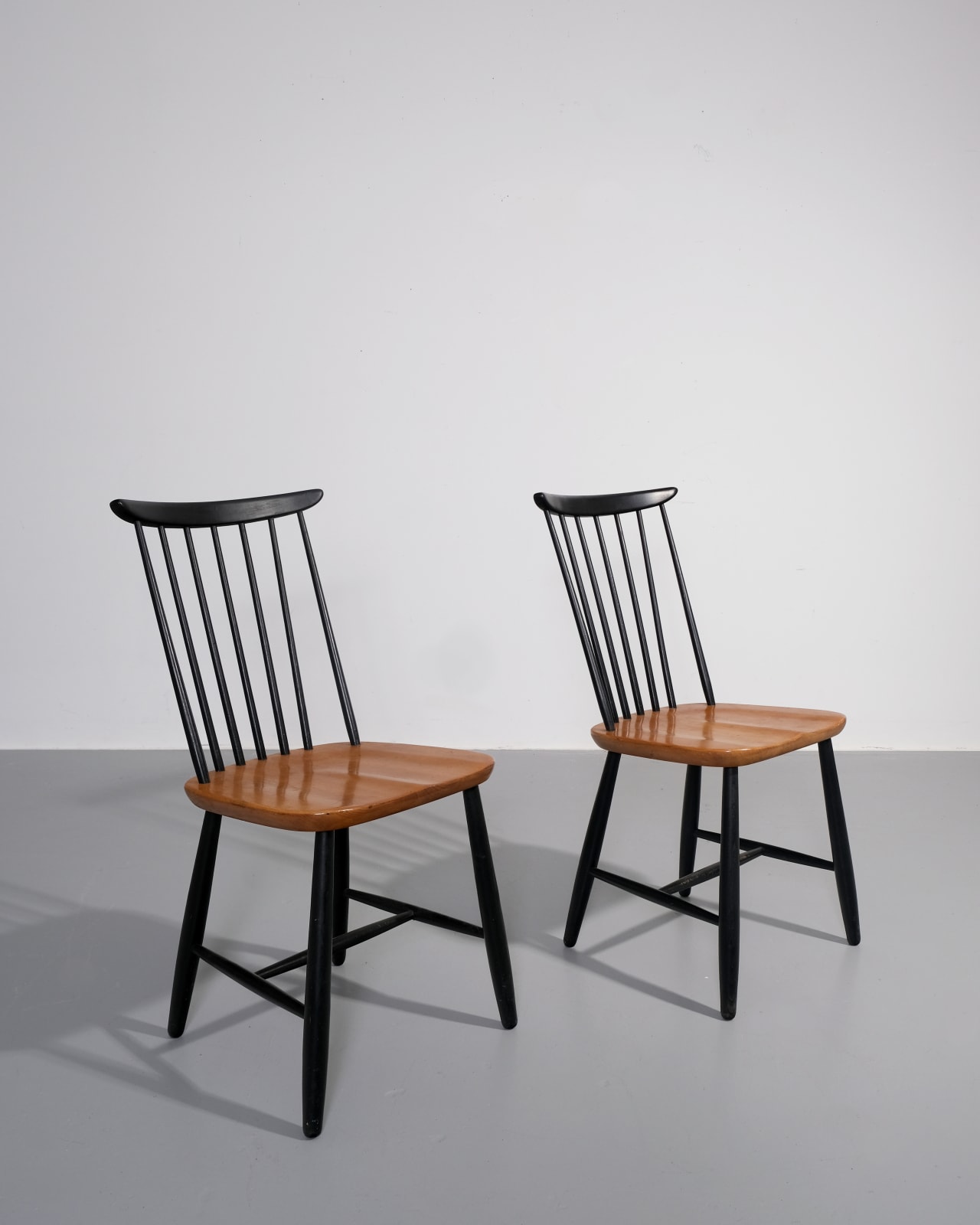 Ilmari Tapiovaara, Pair of Fanett Dining Chairs