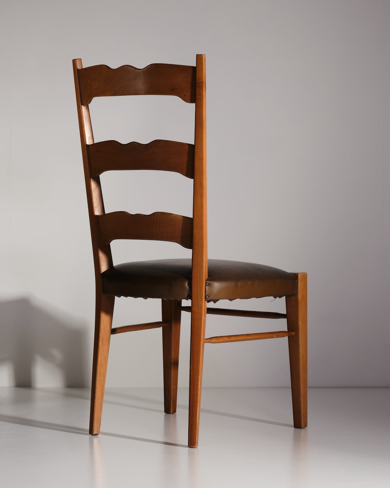 Osvaldo Borsani, Eight wooden chairs with skai upholstery