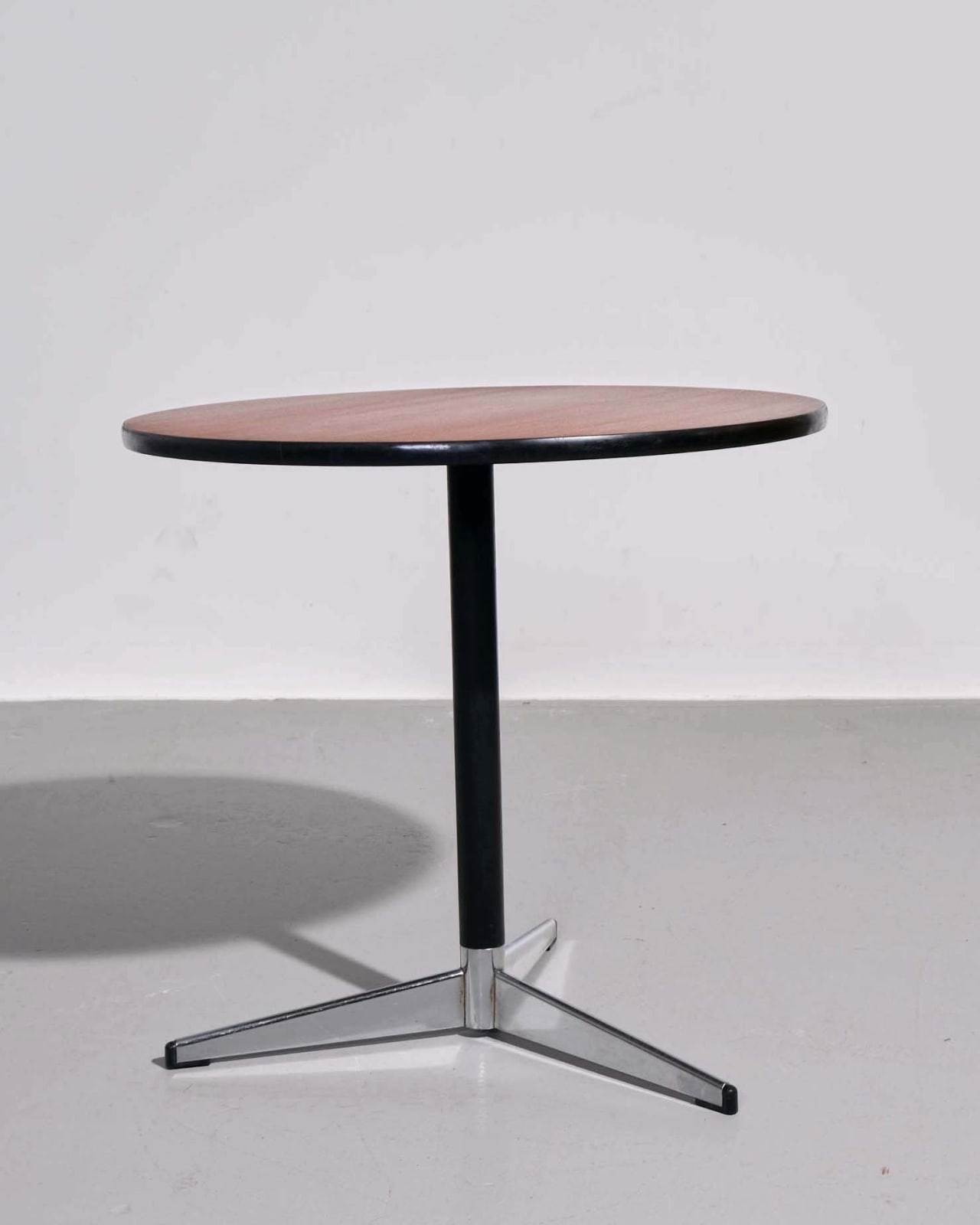 Robin Day, Circular Side Table