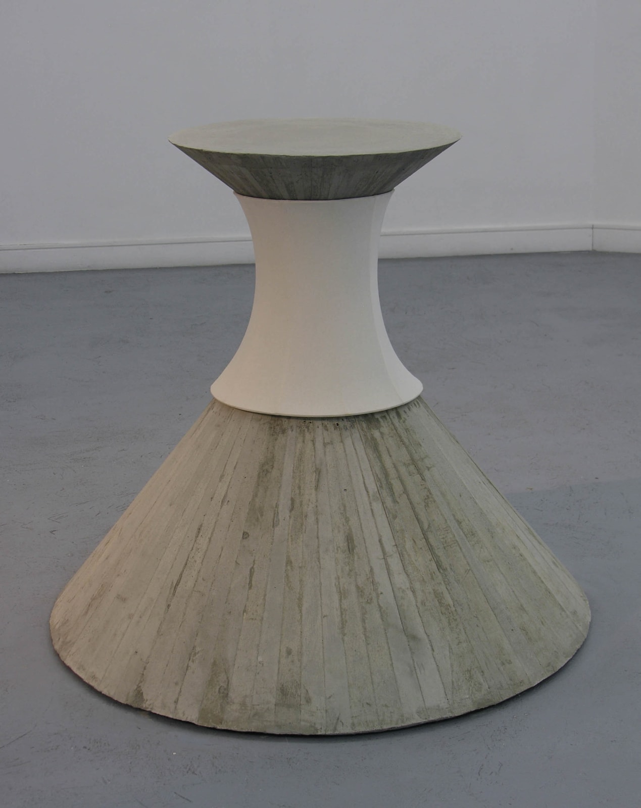 Edgar Guzmanruiz, Luz sólida III (La bailarina / Corsé de luz), 2008