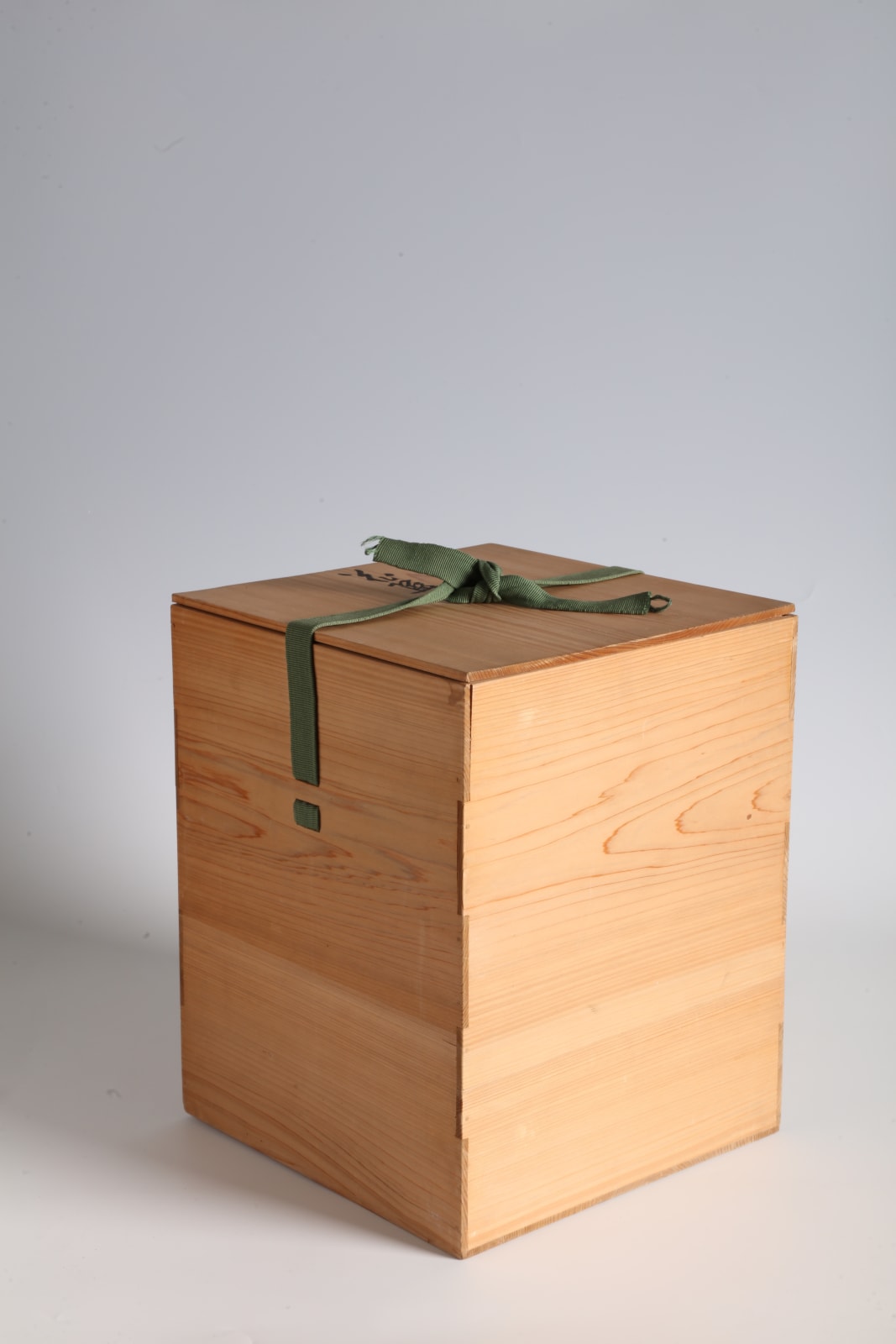 Iizuka Rōkansai, “Long Life” Leached Bamboo Flower Basket, 1940s-1950s