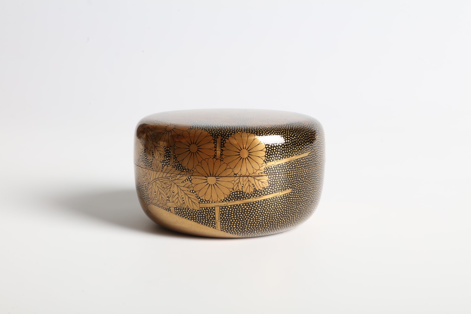 Nishimura Shōitsu I, Tea Caddy with Chrysanthemums, 1930s