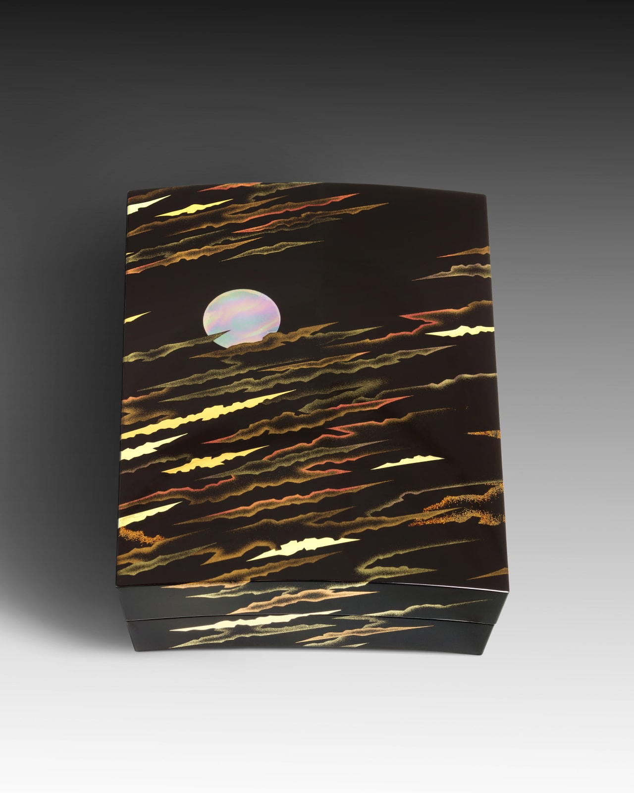 Yoshio Okada, “Floating Moon, Wave Clouds” Kanshitsu Box with Sprinkled Design of Celestial Phenomena, 2020