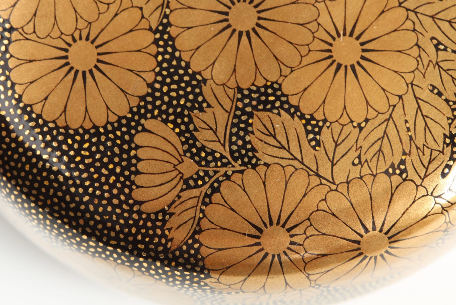 Nishimura Shōitsu I, Tea Caddy with Chrysanthemums, 1930s