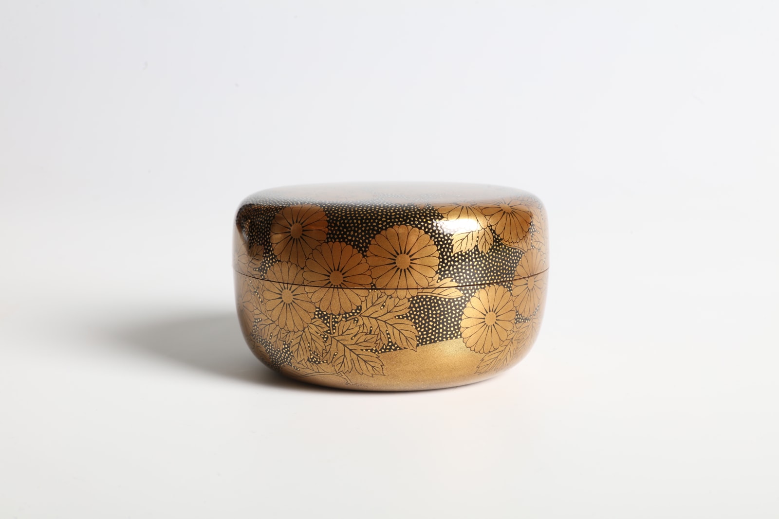Nishimura Shōitsu I, Tea Caddy with Chrysanthemums, 1930s