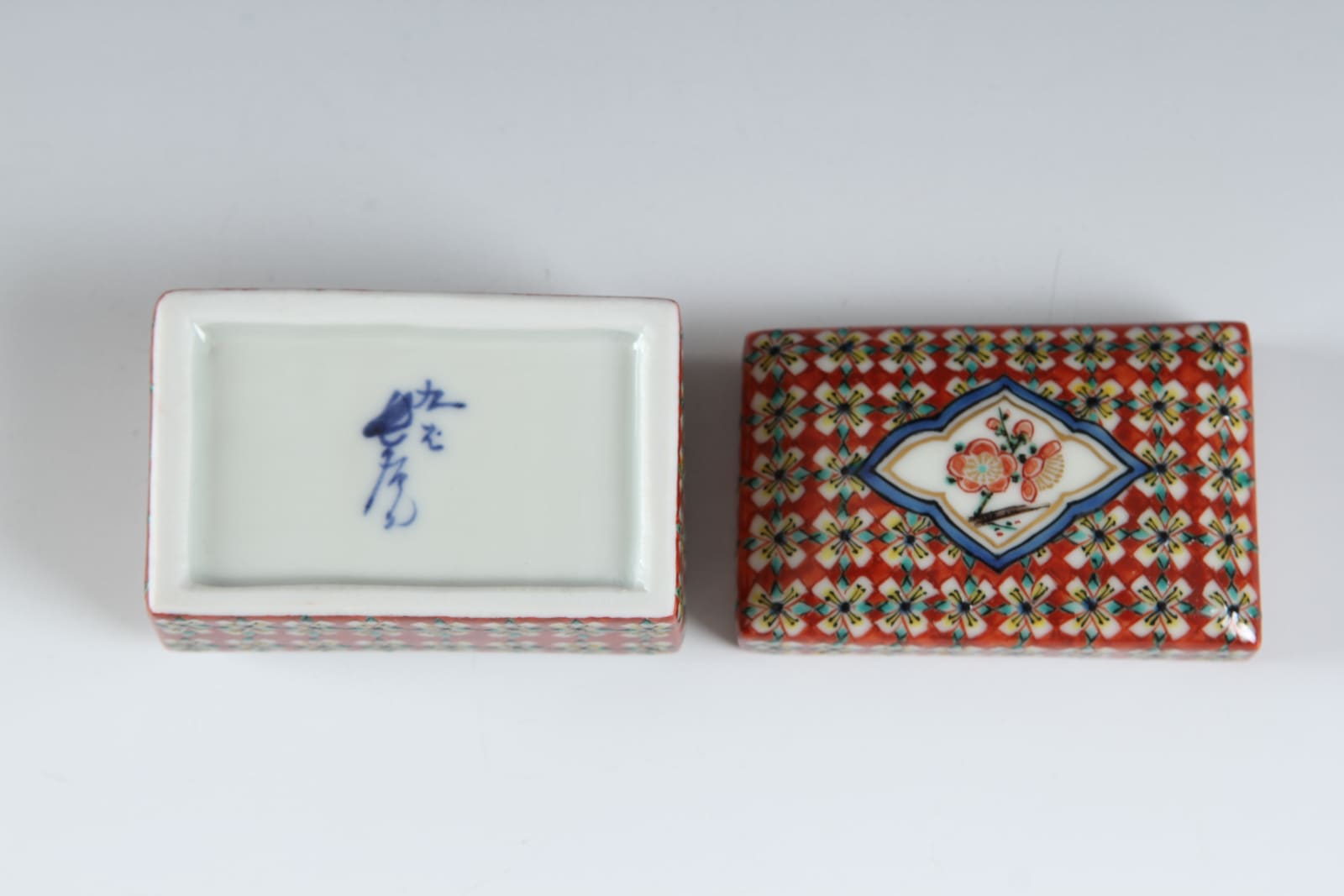 Kamite Chōemon IV, Fine-Patterned Rectangular Incense Box, 1997
