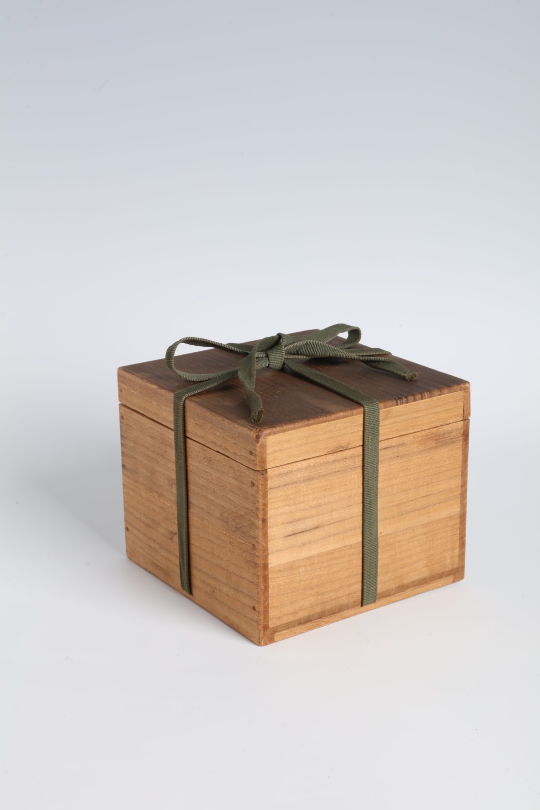 Mitamura Jiho, Octagonal Jewel Box with Peach Blossom and Butterflies, 1920s