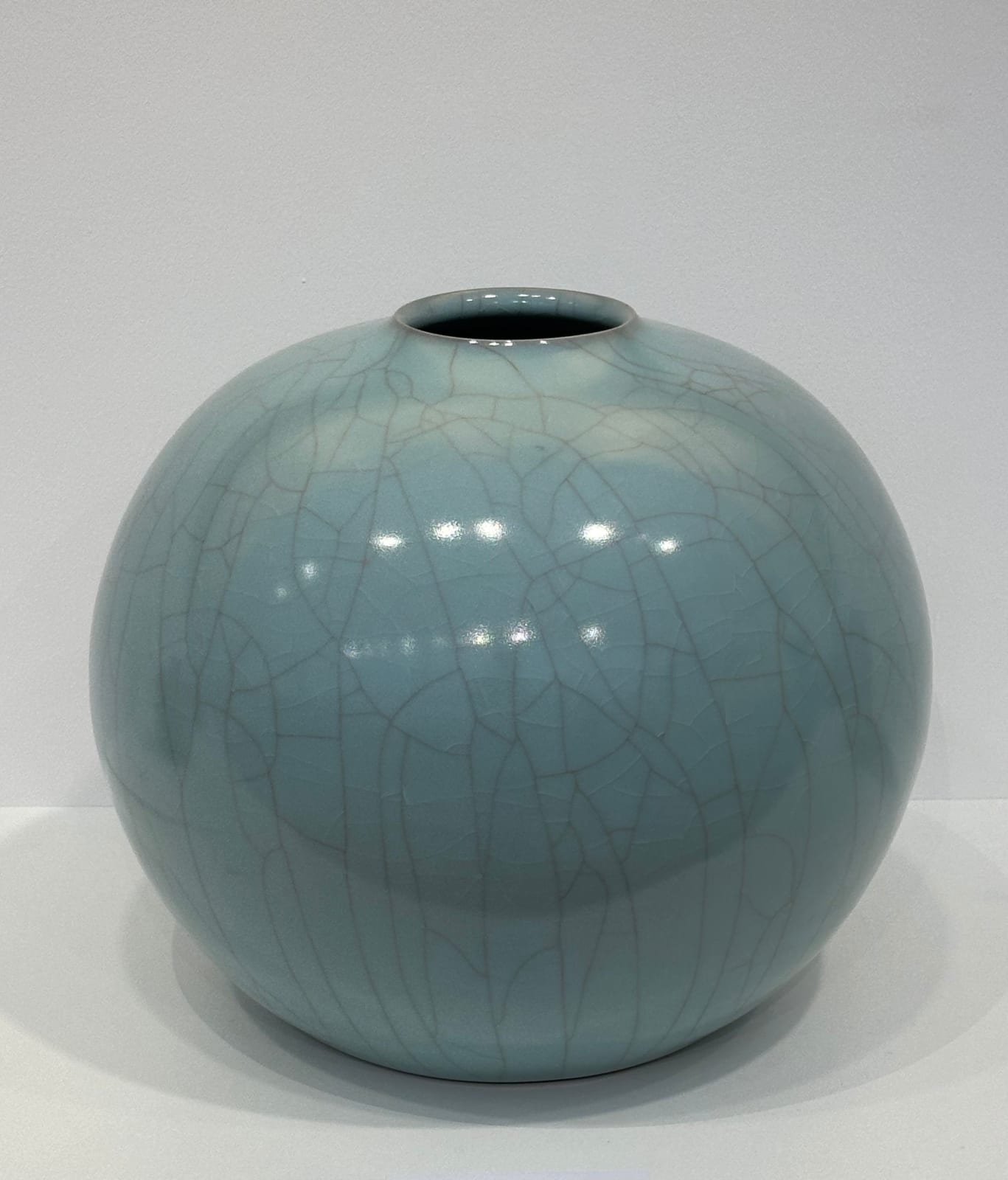 Suzuki Sansei, Round Celadon Vase, 1990s