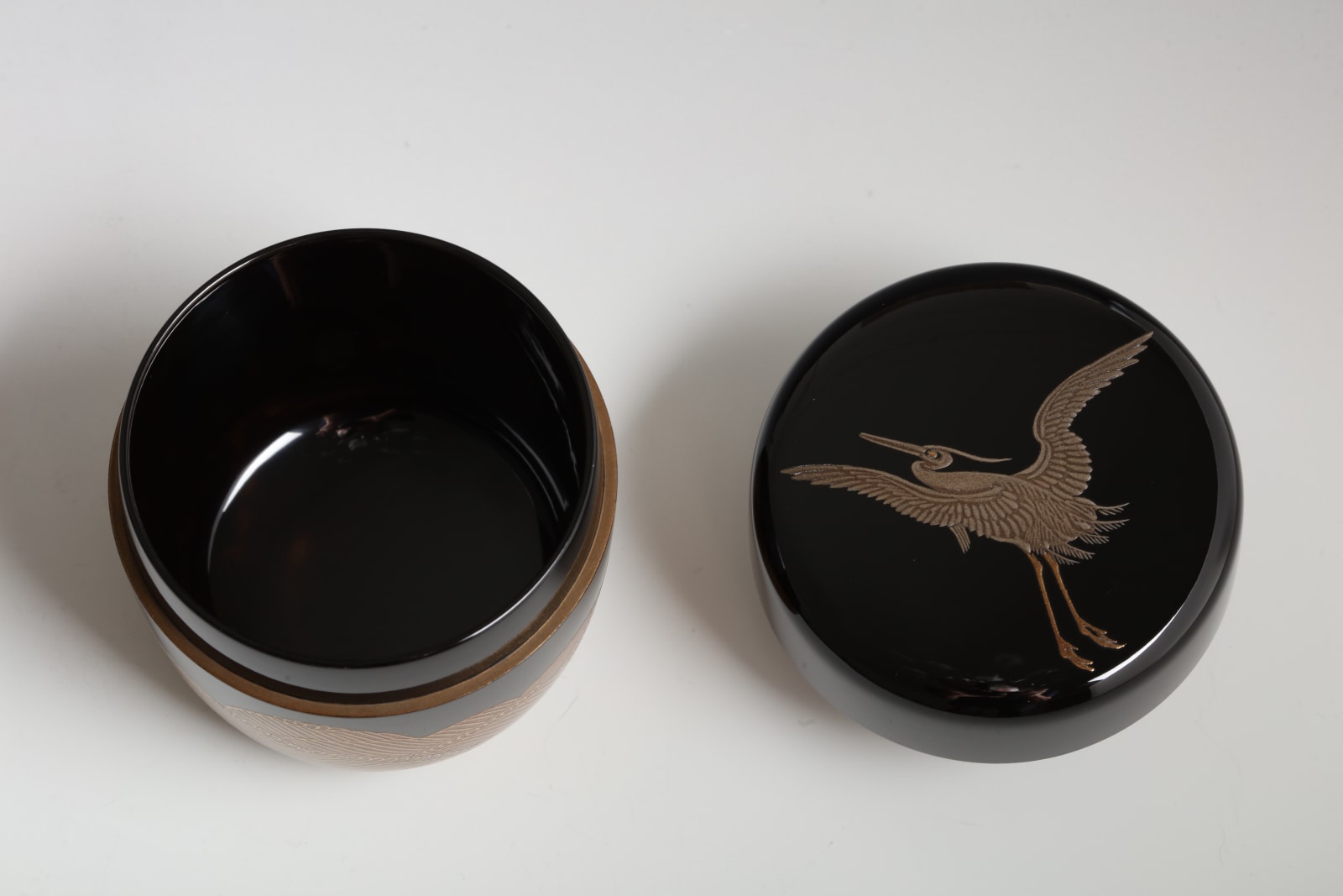 Yoshida Jun’ichirō, Tea Caddy with Egret over Waves, 1930s