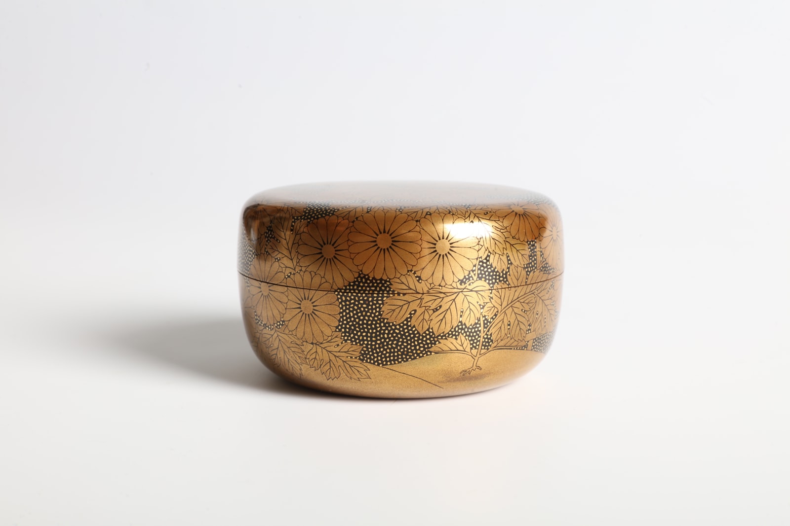 Nishimura Shōitsu I, Tea Caddy with Chrysanthemums, 1930s