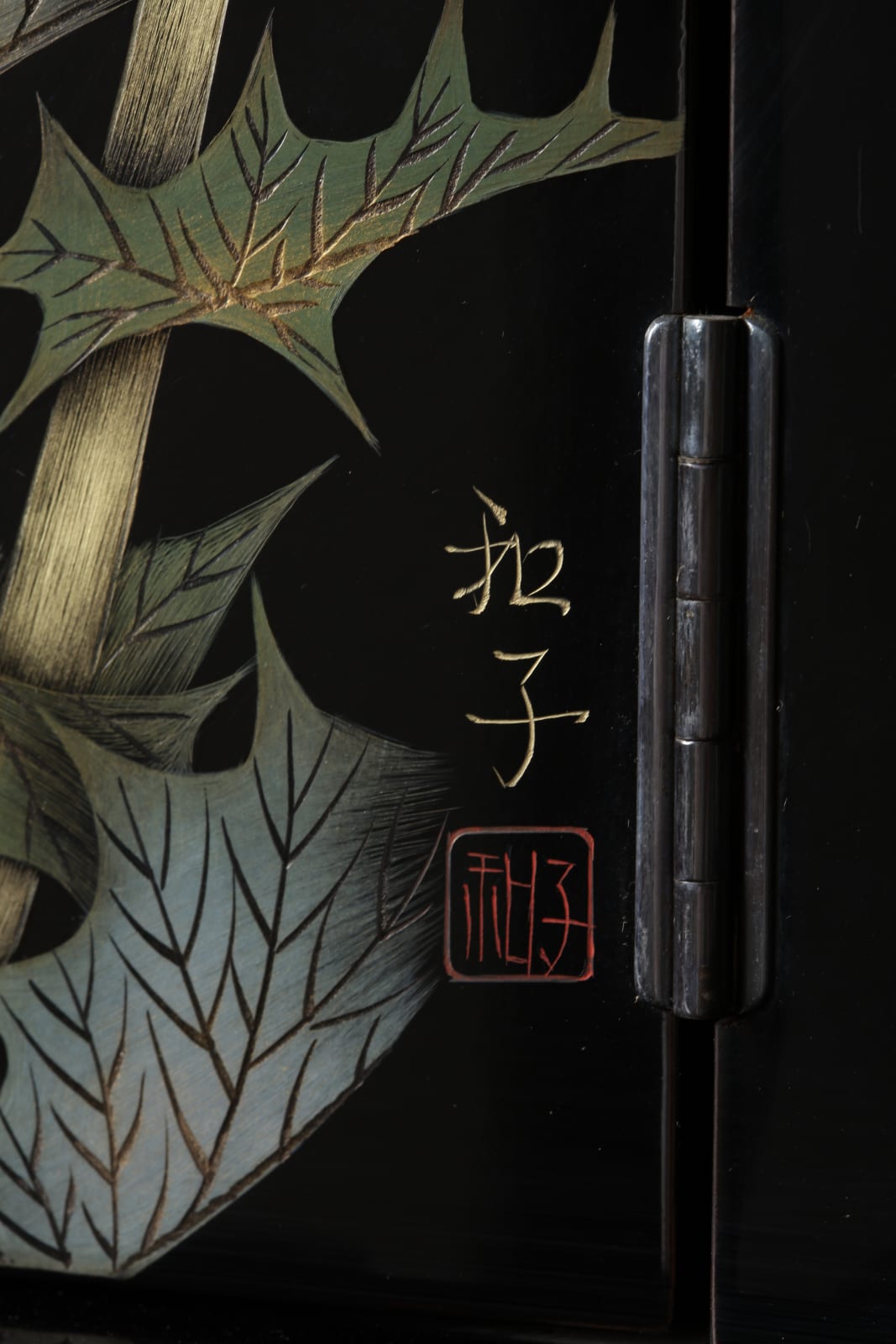 Taniuchi Kazuko, Shelf for Cosmetic Boxes with Design of Dragonflies and Thistles, 1990s