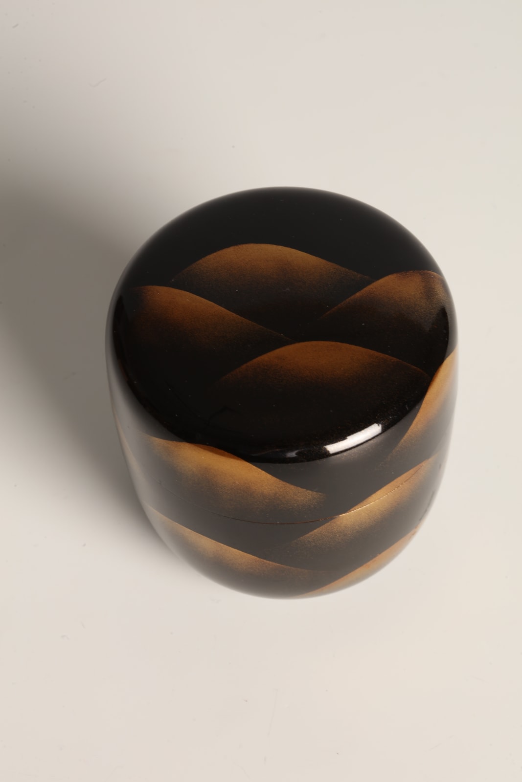 Rinshō, Tea Caddy with Distant Mountains and Silver Interior, 1990s