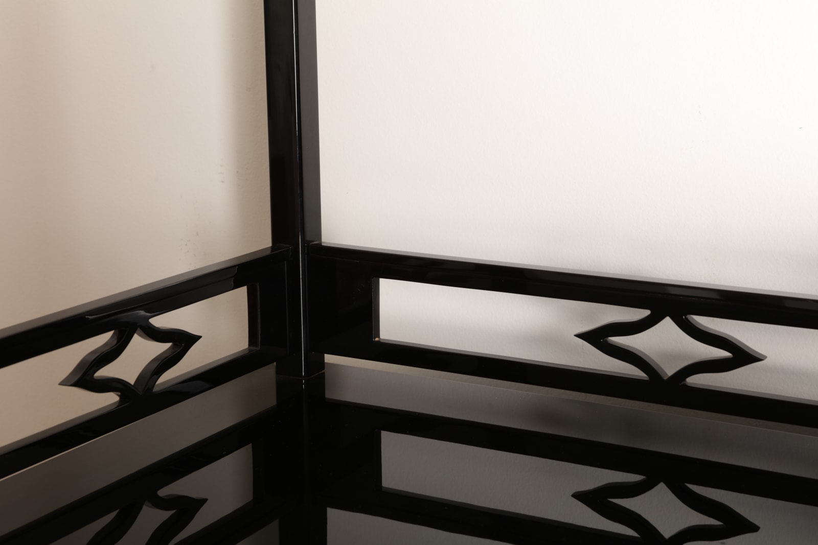 Taniuchi Kazuko, Shelf for Cosmetic Boxes with Design of Dragonflies and Thistles, 1990s