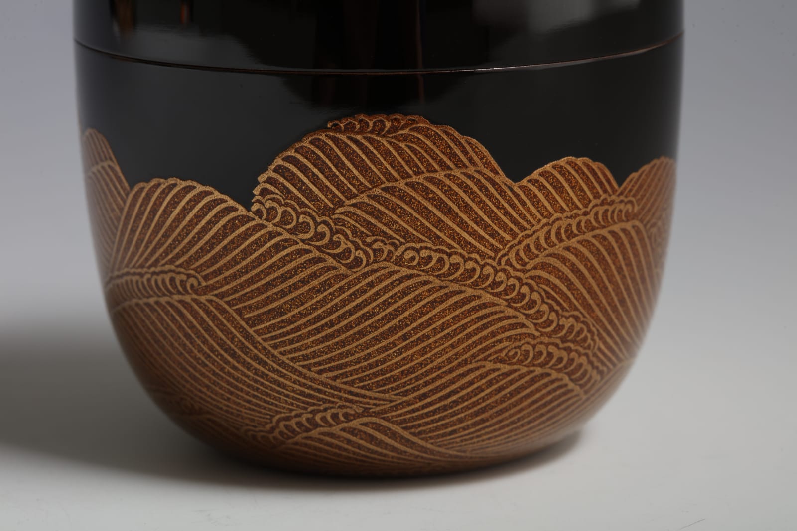 Yoshida Jun’ichirō, Tea Caddy with Egret over Waves, 1930s