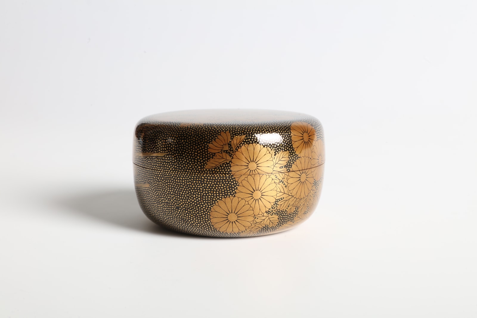 Nishimura Shōitsu I, Tea Caddy with Chrysanthemums, 1930s
